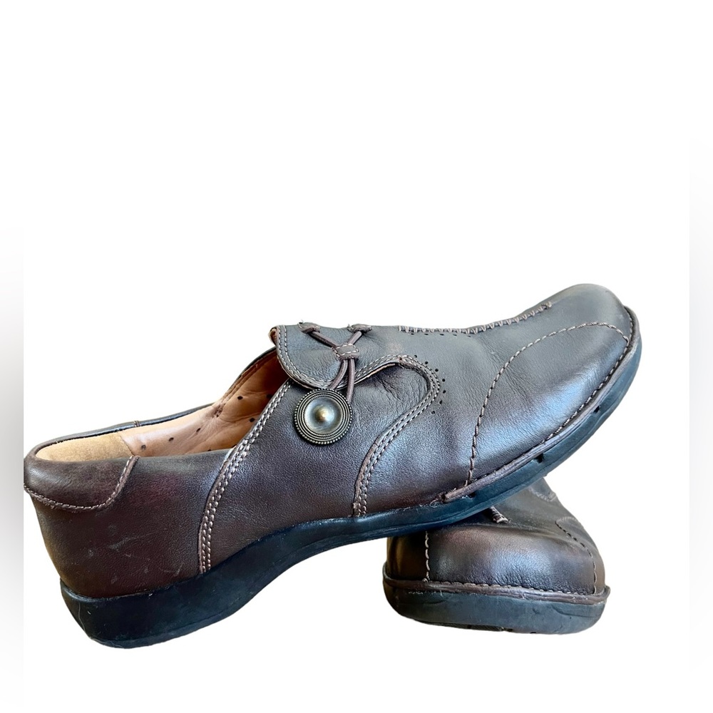 Clarks Unstructured Brown Slip- ons,with Leather Uppers. Woman's size 9